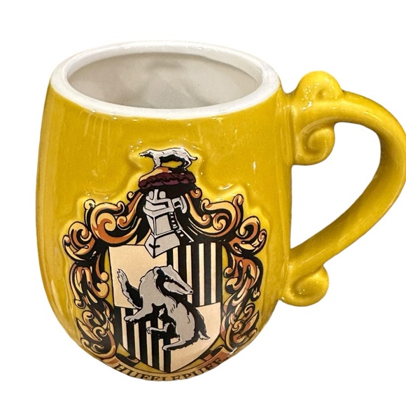 Warner Bros Studio Tour Harry Potter Hufflepuff Crest Yellow Mug - Picture 8 of 11